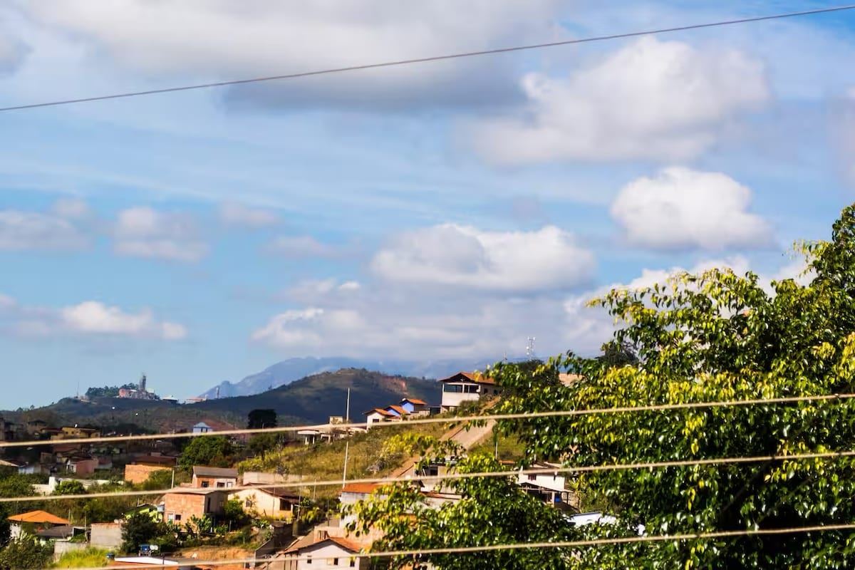 Vista das montanhas próximas à Serra do Caraça a partir da pousada